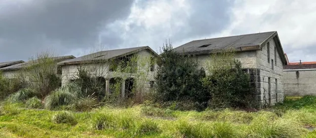 Parcelas en venta con viviendas en construcción en Coristanc