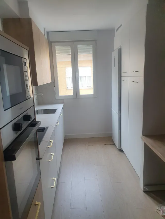 SE ALQUILA HABITACIÓN COMPLETAMENTE REFORMADA — 12