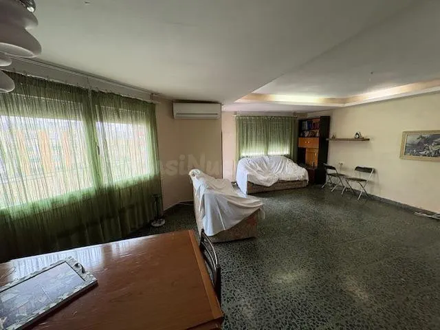 Gran piso de siete habitaciones, tres baños y terrazas en el