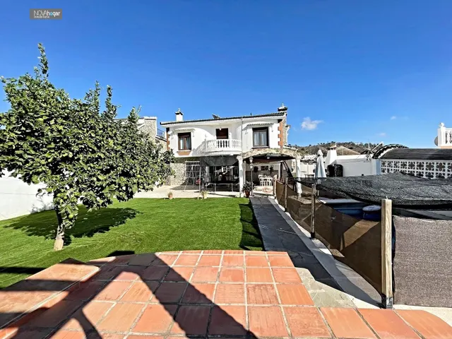 Exclusivo chalet independiente con piscina y vistas espectaculares — 3