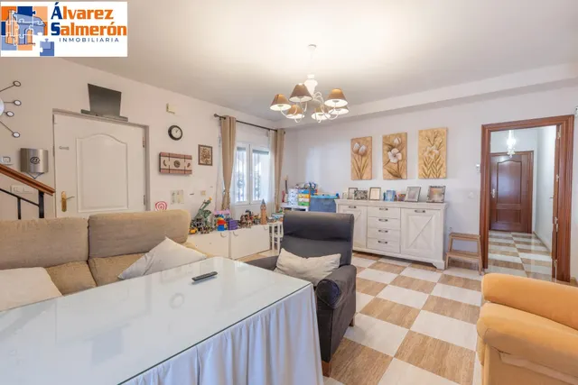 Casa en Armilla con terraza, patio y amplia cochera — 5