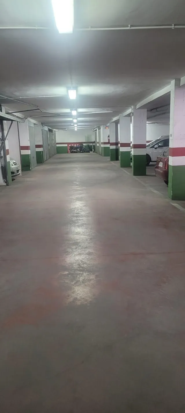 Plaza de garaje en pleno centro de la ciudad — 2