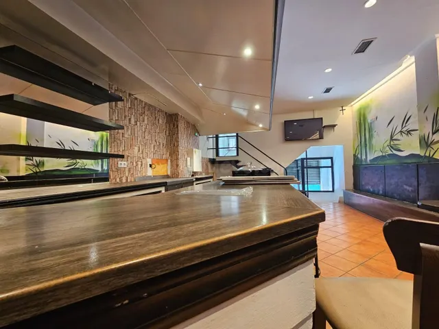 Amplio Local Comercial en Venta en Ourense - Zona Veintiuno - foto 2