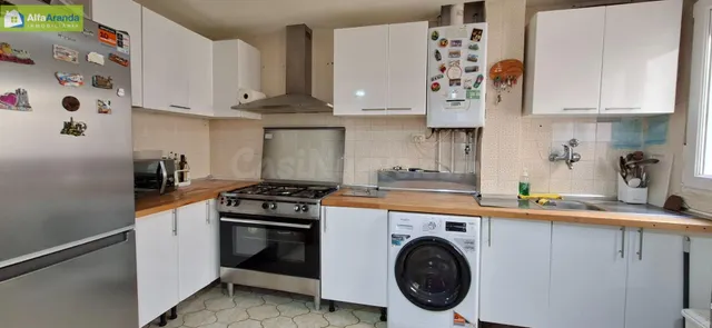 VIVIENDA DE 3 DORMITORIOS, ZONA DE ESTUDIO Y DOS CUARTOS DE  - foto 3