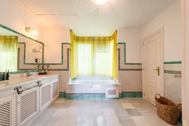 Chalet 5 habitaciones 419m² en venta - Costa Del Sol — 16