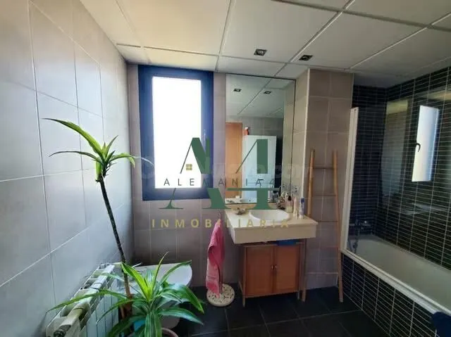Exclusivo Ático Dúplex en Cáceres - Espacio y Confort — 8