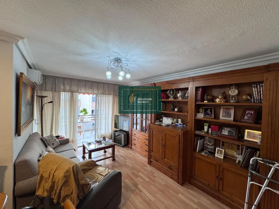 Vivienda reformada con amplia terraza en juan xxiii !!!