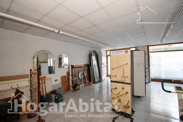 AMPLIA CASA CON LOCAL COMERCIAL, GARAJE Y TERRAZA — 29