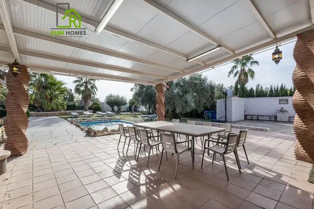Chalet independiente con pozo propio y placas solares — 9