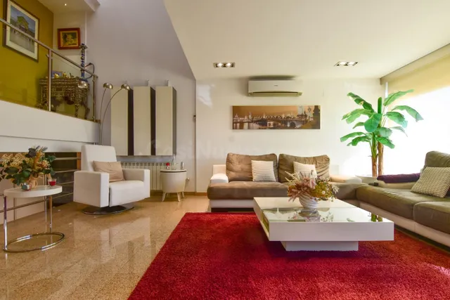 Moderna y seminueva casa en Paiporta en zona tranquila, sin finca delante — 5