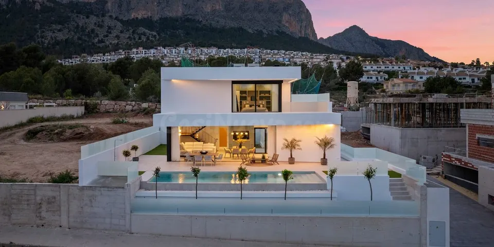 Villa 3 habitaciones 311m² en venta - Casco urbano