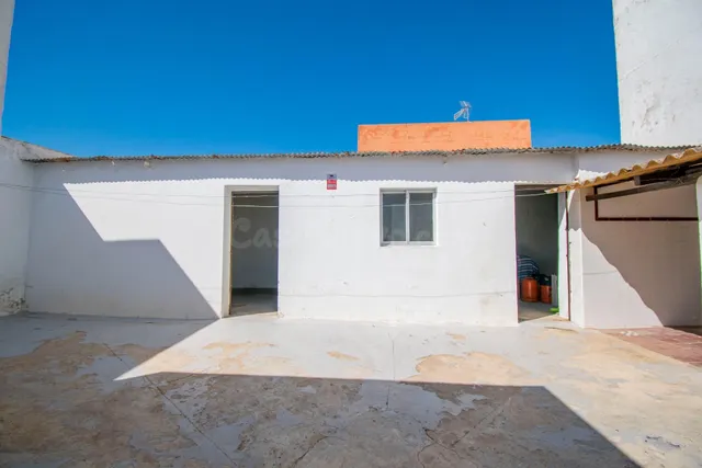 CASA CON PATIO Y AZOTEA EN CHICLANA, ZONA FUENTE AMARGA - foto 5