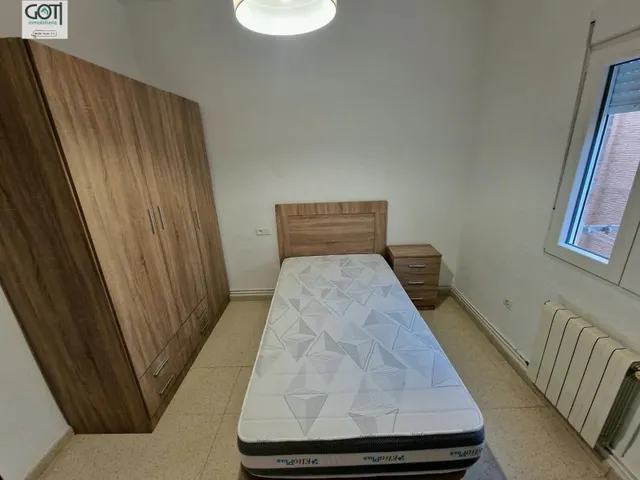 Amplio y Luminoso Piso en el Corazón de Granada por €900 — 13