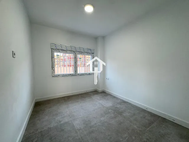 Inmoparadise les ofrece espectacular vivienda en venta en Alicante centro, el edificio los representantes . 120m2, 3 dormitorios, dos baños,reformada. — 26