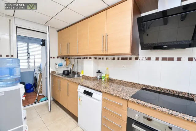 **AMPLIO PISO DE 3 habitaciones CON BALCÓN Y TERRAZA EN LA RÀPITA** — 3