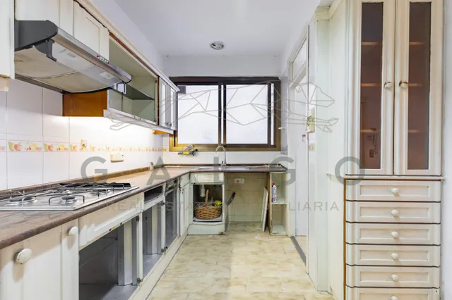 Piso a la venta junto a la plaza del ayuntamiento — 13