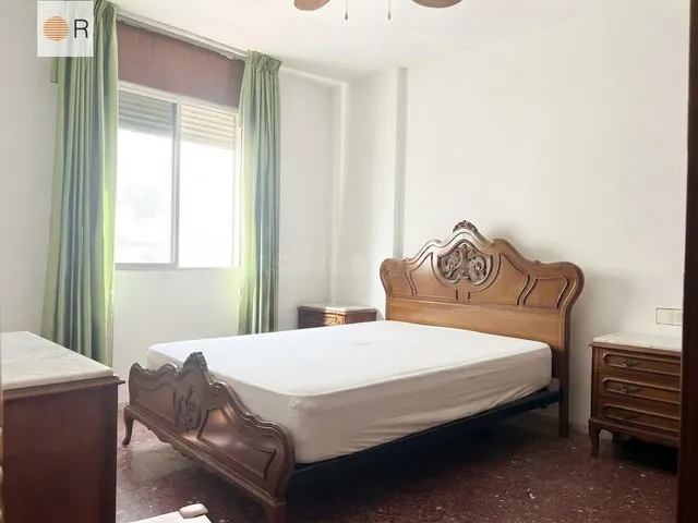 Piso con 4 dormitorios, 2 baños y terraza — 5
