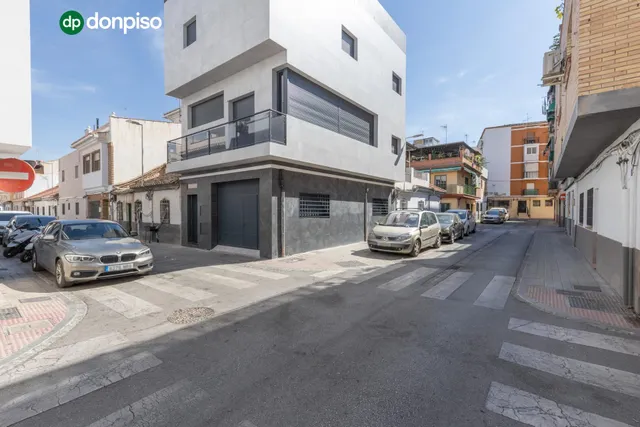 SE VENDE CASA SOLAR EN CALLE GUADALAJARA, EN EL ZAIDÍN. — 8