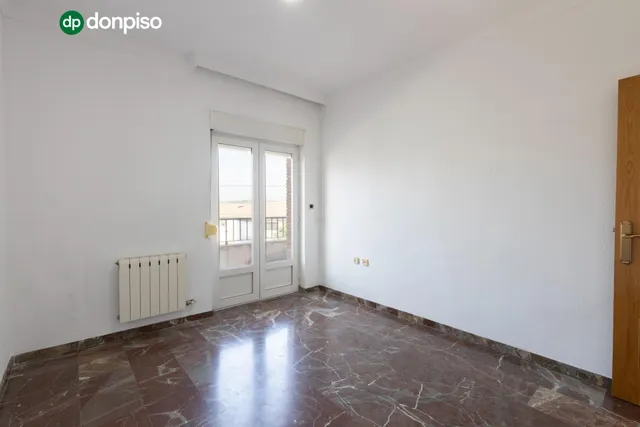 Casa en esquina en venta en Las Gabias — 34