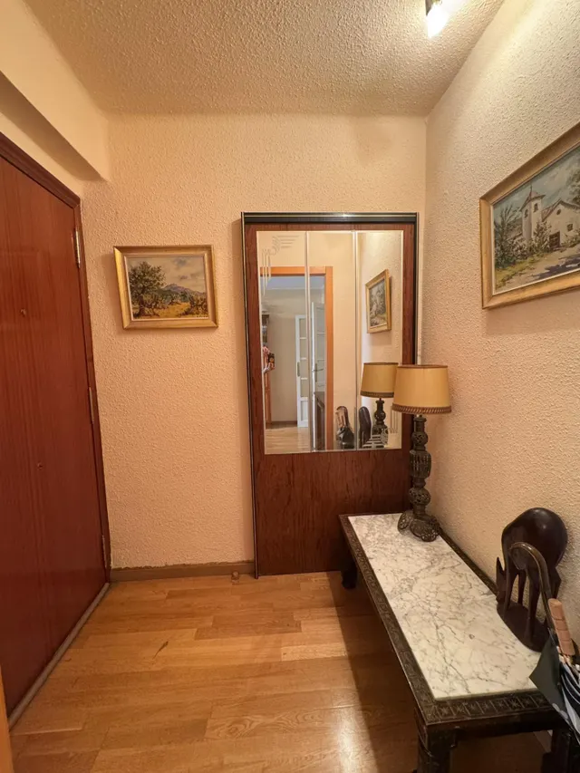 Estupendo piso de 3 habitaciones, con terraza, semi reformado. Zona Marxalenes - General Avilés — 32