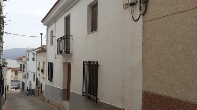 GRAN CASA FAMILIAR DE SIETE habitaciones EN SOMONTÍN, (ALMERÍA). — 2