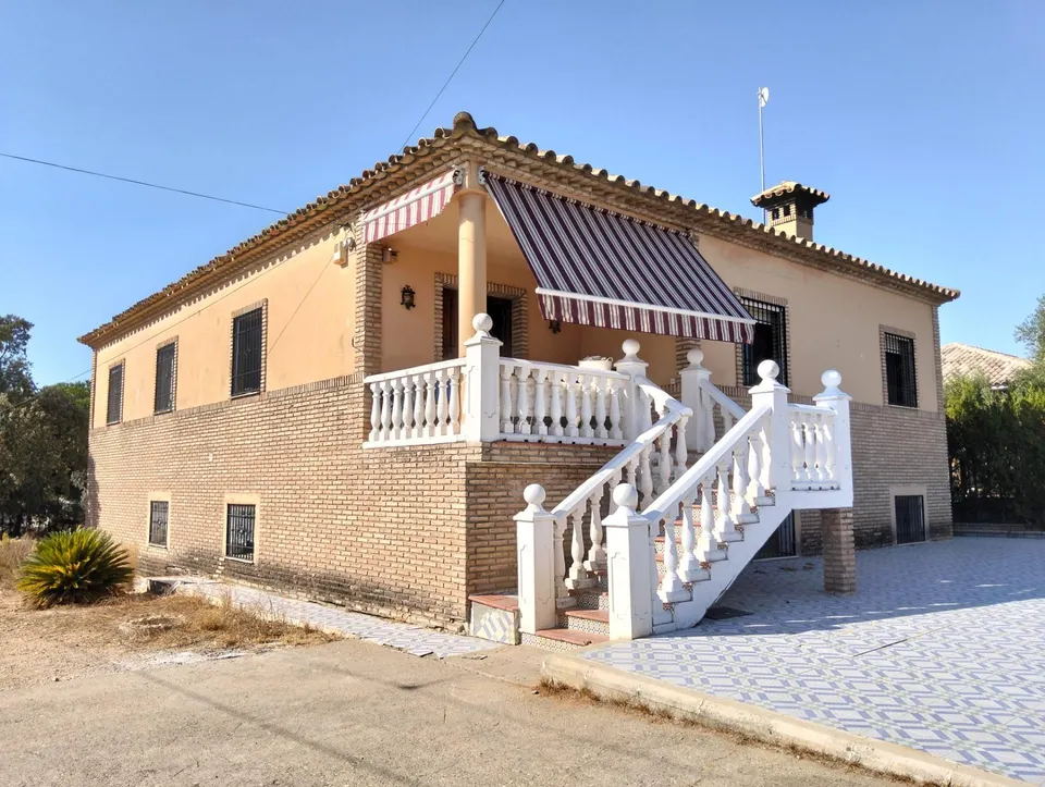 E ✨ chalet exclusivo en La Carlota | 478 m2 + 2.300 m2 de parcela | piscina privada y pozo