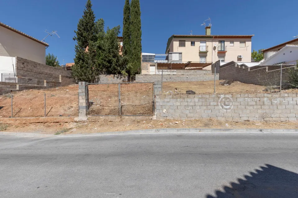 TERRENO URBANO EN VENTA EN HUETOR VEGA – 284 m2