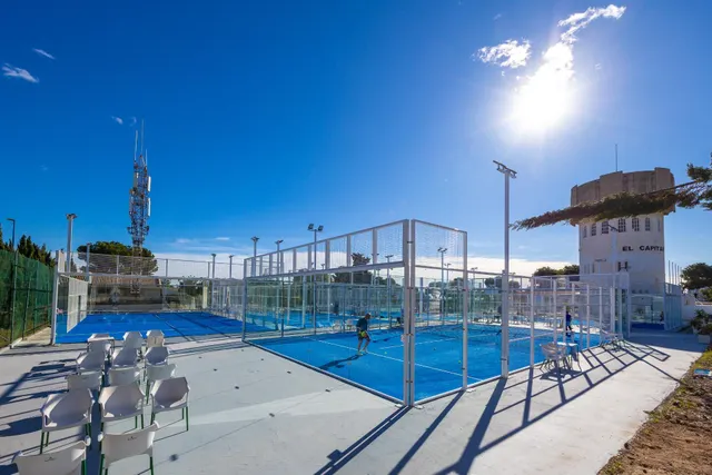 Bungalow con solárium, orientación sur y vistas a la piscina comunitaria — 33