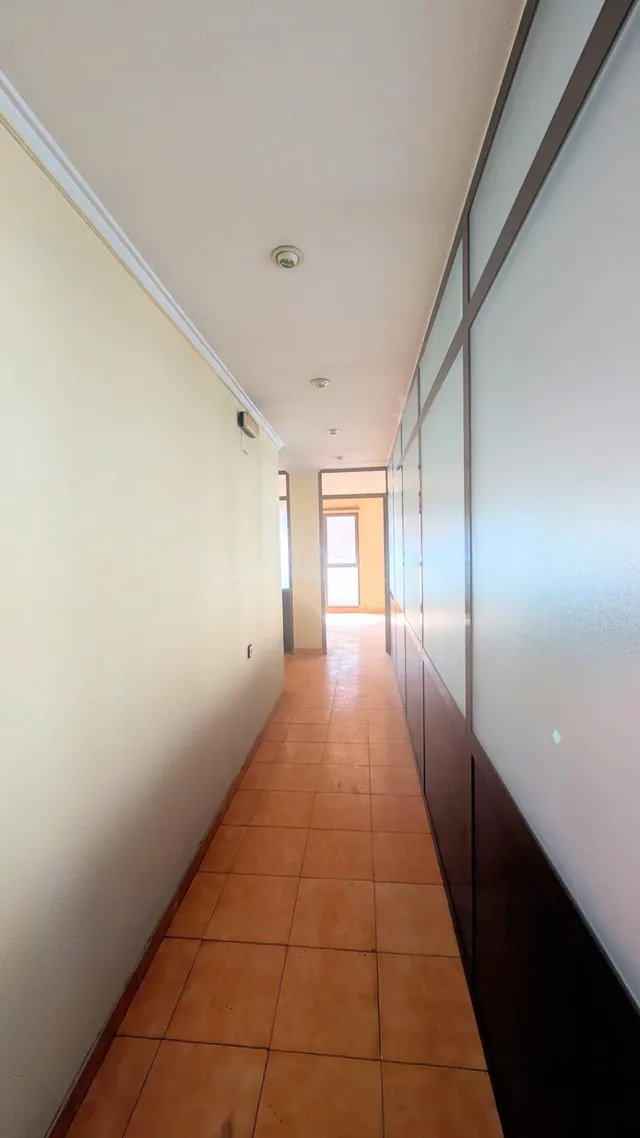¡OPORTUNIDAD ÚNICA, OFICINA CON ENTRADA INDEPENDIENTE, 80 m2, ESQUINA TOTALMENTE EXTERIOR, JUNTO A REINA VICTORIA! — 5