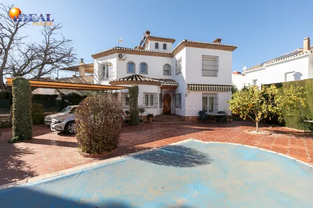 Chalet independiente con jardín y piscina - Vistas a Sierra 