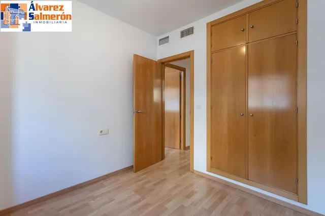 Ático dúplex junto Alhamar con 2 garajes y 2 trasteros — 17