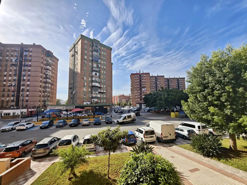 ✨ ¡TU NUEVO HOGAR LLENO DE LUZ Y ESPACIO EN MÁLAGA! ✨