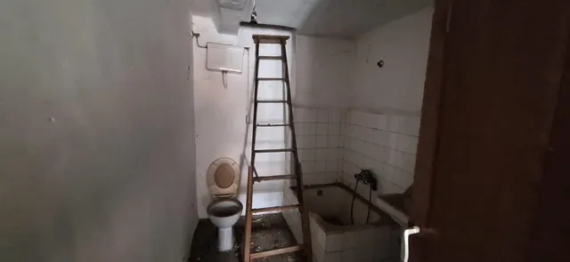 Casa de Pueblo en el Centro Histórico de Bembibre para Reformar — 11