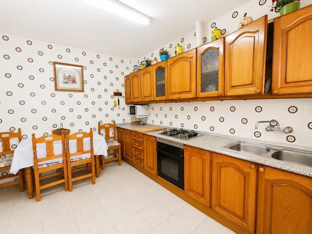 CASA CON GRAN POTENCIAL — 7