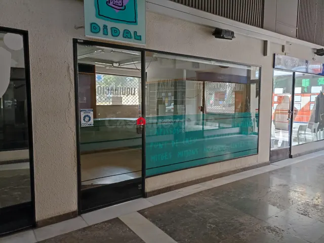 Se alquila local comercial en la zona centro de Tortosa - foto 2