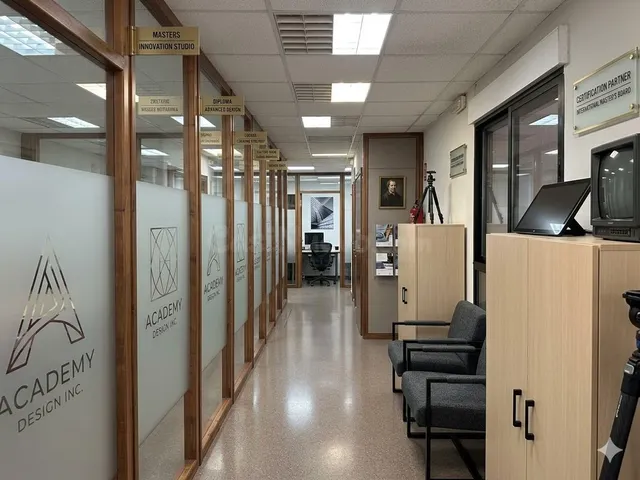TRASPASO DE LOCAL EN VALENCIA CON MUCHAS PSOBILIDADES – OFIC - foto 4