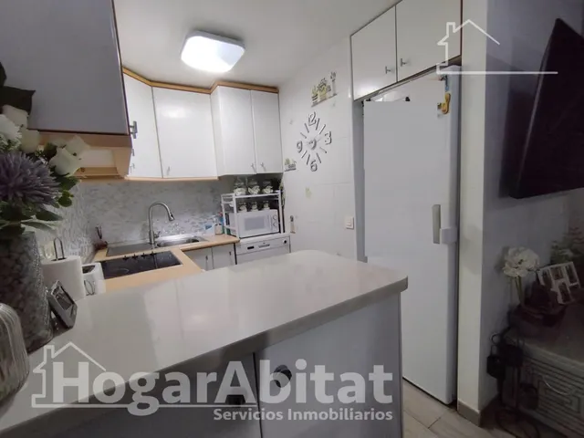 Espacio exterior, luz y privacidad en este adosado reformado en esquina con gran terraza y piscina comunitaria — 35