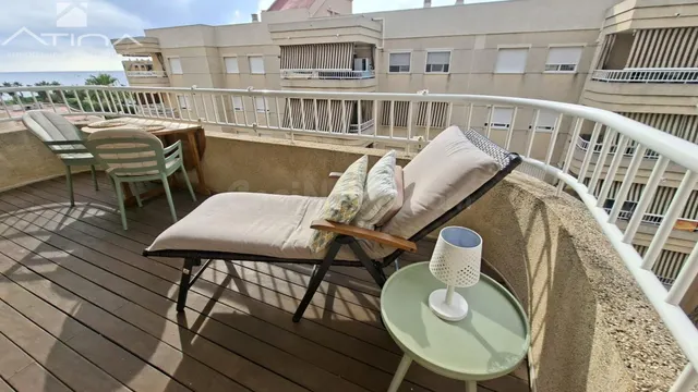Apartamento en venta en Playa de Daimús con piscina y vistas