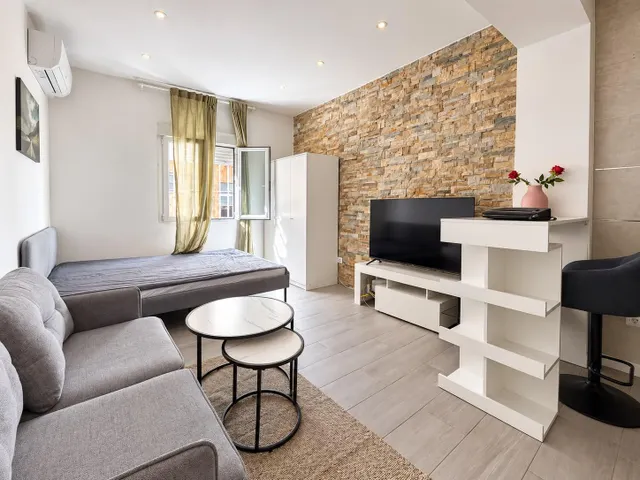 EXCLUSIVA VIVIENDA CON REFORMA INTEGRAL EN AV DE OPORTO