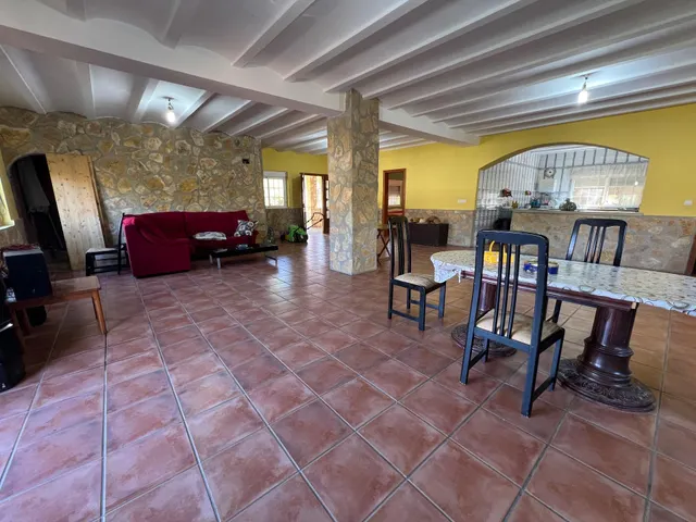 CHALET URBANO MAS PARCELA EN CASINOS — 12