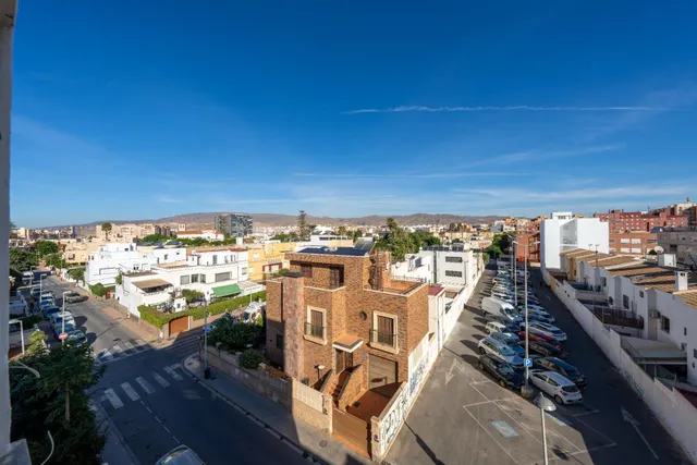 Piso en Venta en Ciudad Jardín, Almería - Oportunidad Única — 18