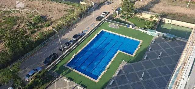 Ático de lujo en Playa de Gandia: vistas al mar, terraza panorámica y acceso directo a la playa en Residencial Aiguablava. — 7
