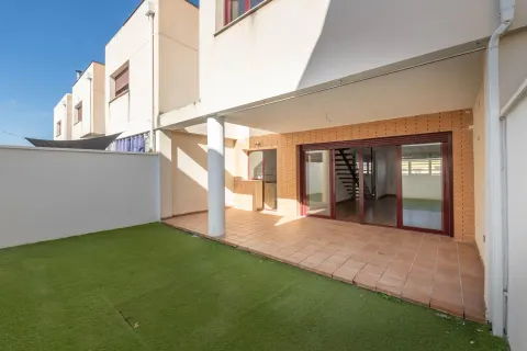 CASA EN VENTA EN BELICENA, GRANADA | ESPACIO, LUZ Y POSIBILIDADES