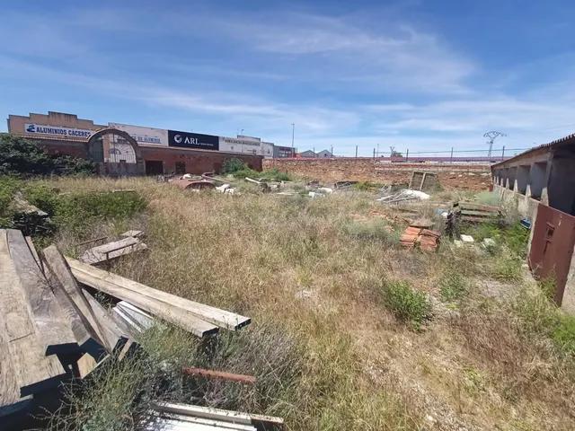 Terreno de uso industrial en charca musia de 1200 metros a p