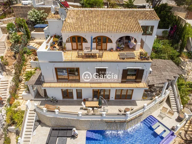 Villa en primera línea en venta en Jávea con increíbles vistas — 35