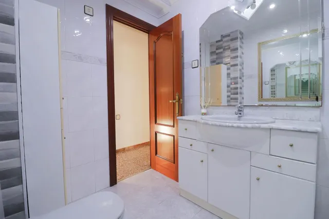 Venta vivienda en calle Granada esquina Rambla — 23