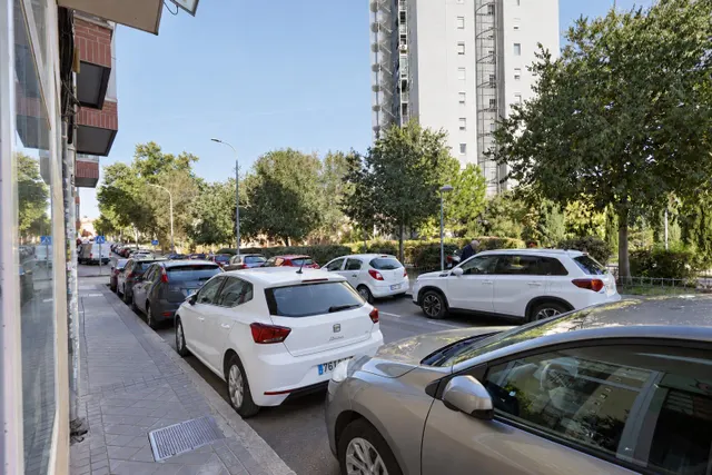 Local comercial 11 habitaciones 200m² en alquiler - Opañel — 17