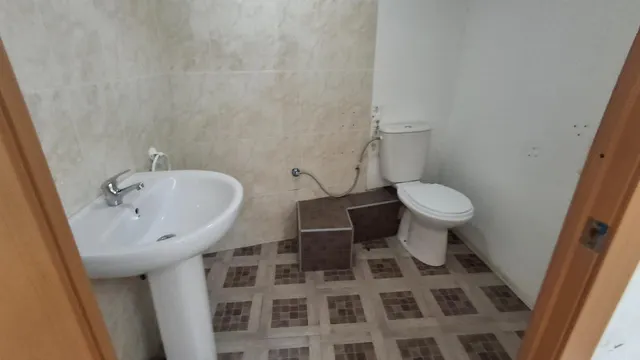 Bajo comercial en alquiler de 96 m2 situado muy cercano a la Plaza del Pueblo de Paterna. — 11