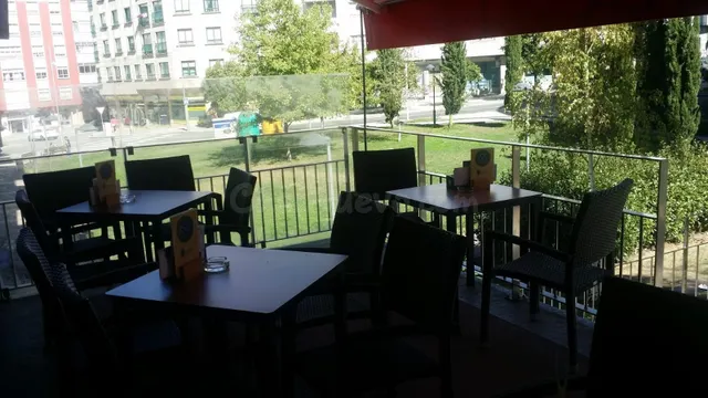 Local en venta en zona ajardinada y céntrica - foto 5