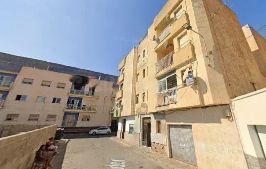 SE VENDE piso OKUPA en C CALLE NADOR 2 2 E de Roquetas de